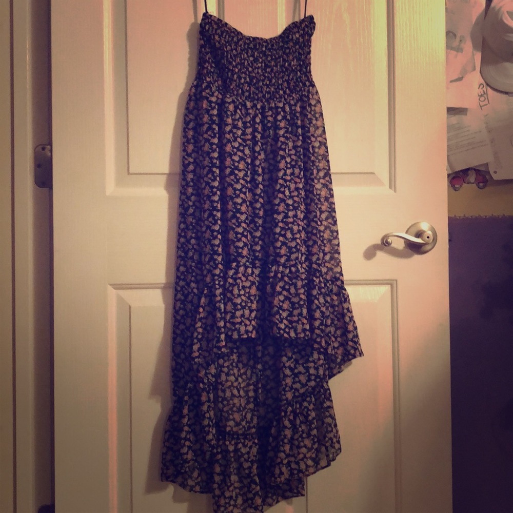 Sleeveless dress. High low lengths. Floral.